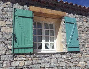 Artisan bâtisseur décorateur en pierre