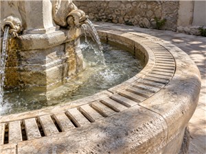 Rénovation d’une Fontaine La Ciotat - Arc en pierre