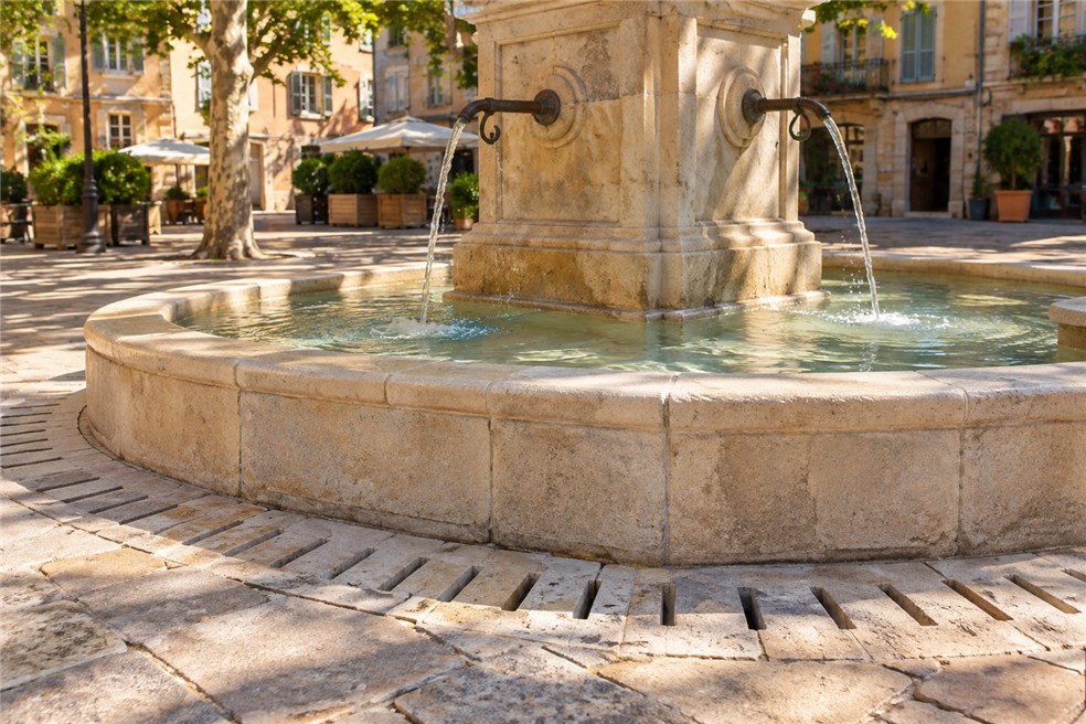 Rénovation d’une Fontaine La Ciotat - Arc en pierre