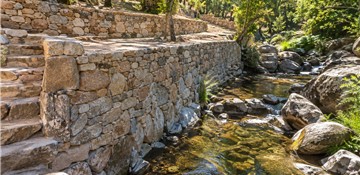 Construire au fil de l’eau - Arc en pierre